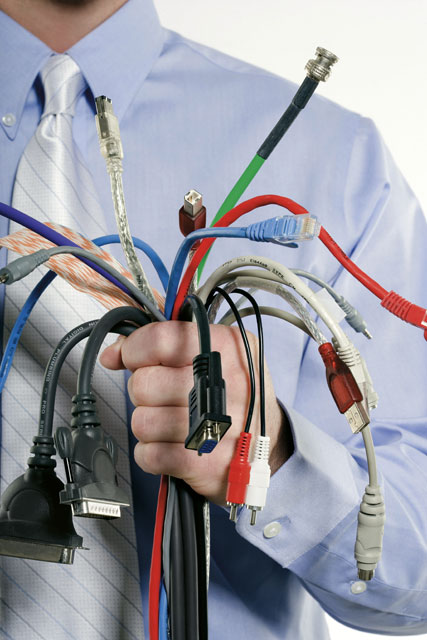 В Симферополе коммунальщики начали резать кабели интернет-провайдеров