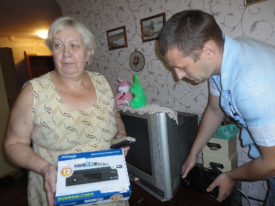 Луганск получил 18 тысяч ТВ-тюнеров для пенсионеров и инвалидов