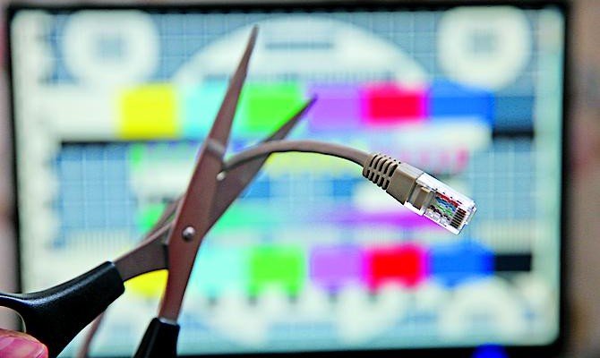 Региональные ТВ-каналы могут случайно отрезать от телевышек